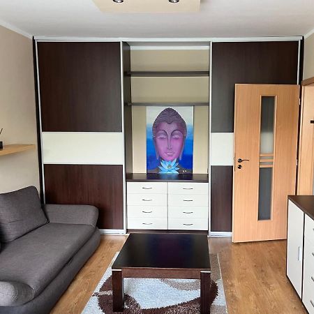 Elegant Escape Apartment - Free Parking, Easy Access To City Centre Bratislava Exterior foto